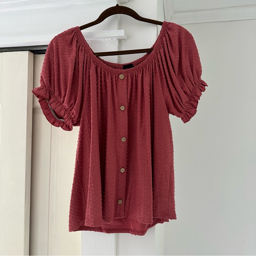 W5 Short sleeve top with accent buttons